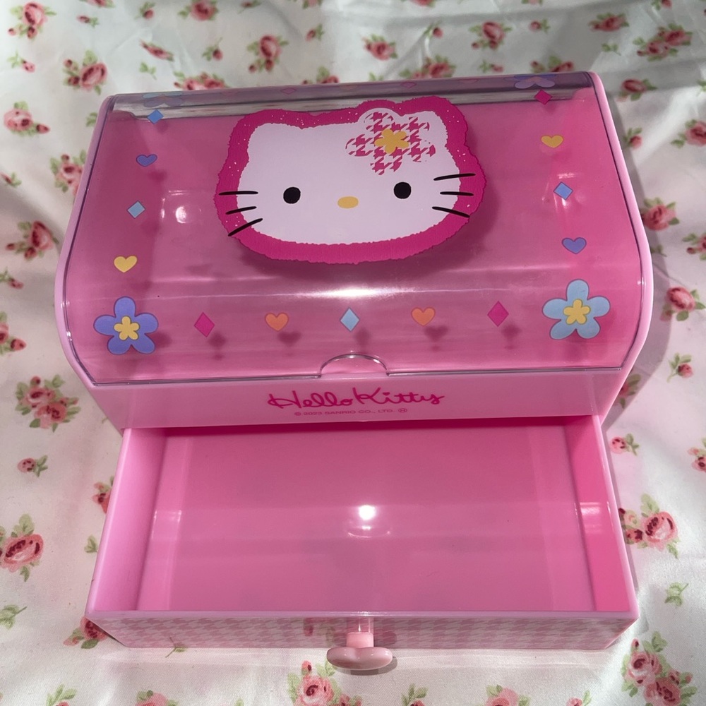 Hello Kitty Houndstooth
Accessory Drawer Box - Picture 7 of 7